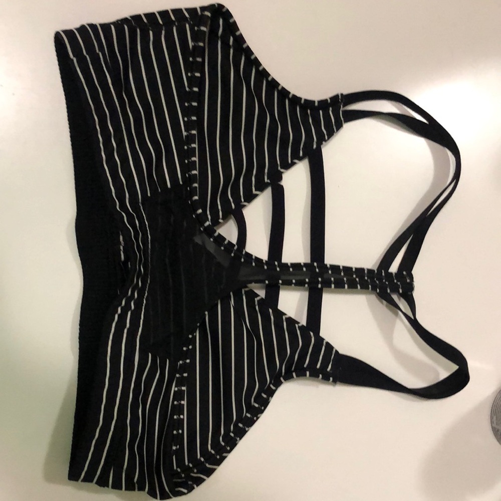 VICTORIA’S SECRET VSX Sports Bra ,V neck,t back, mesh detail
